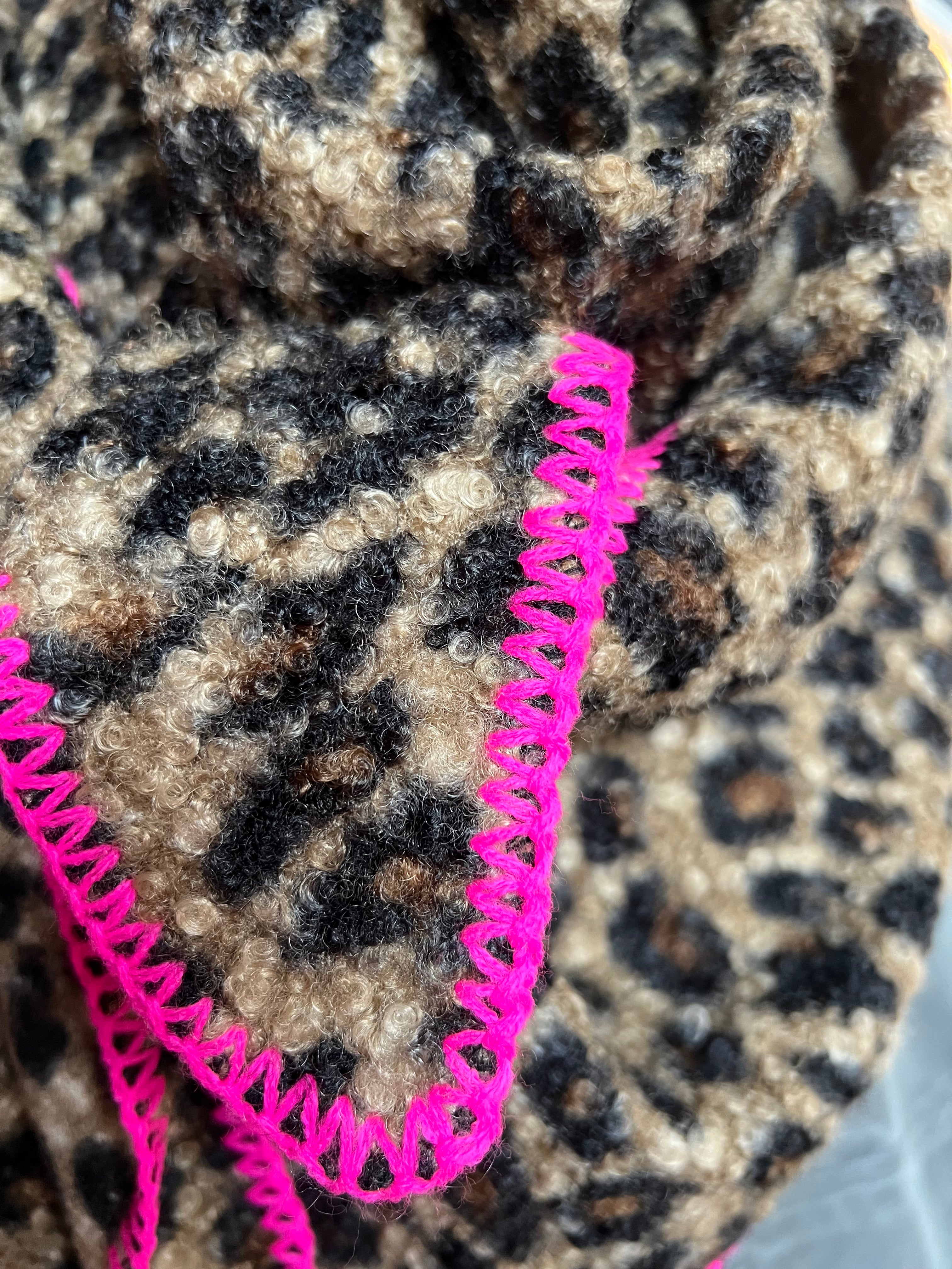 Dreieckstuch hejRIKA • Leo Braun Neon Pink